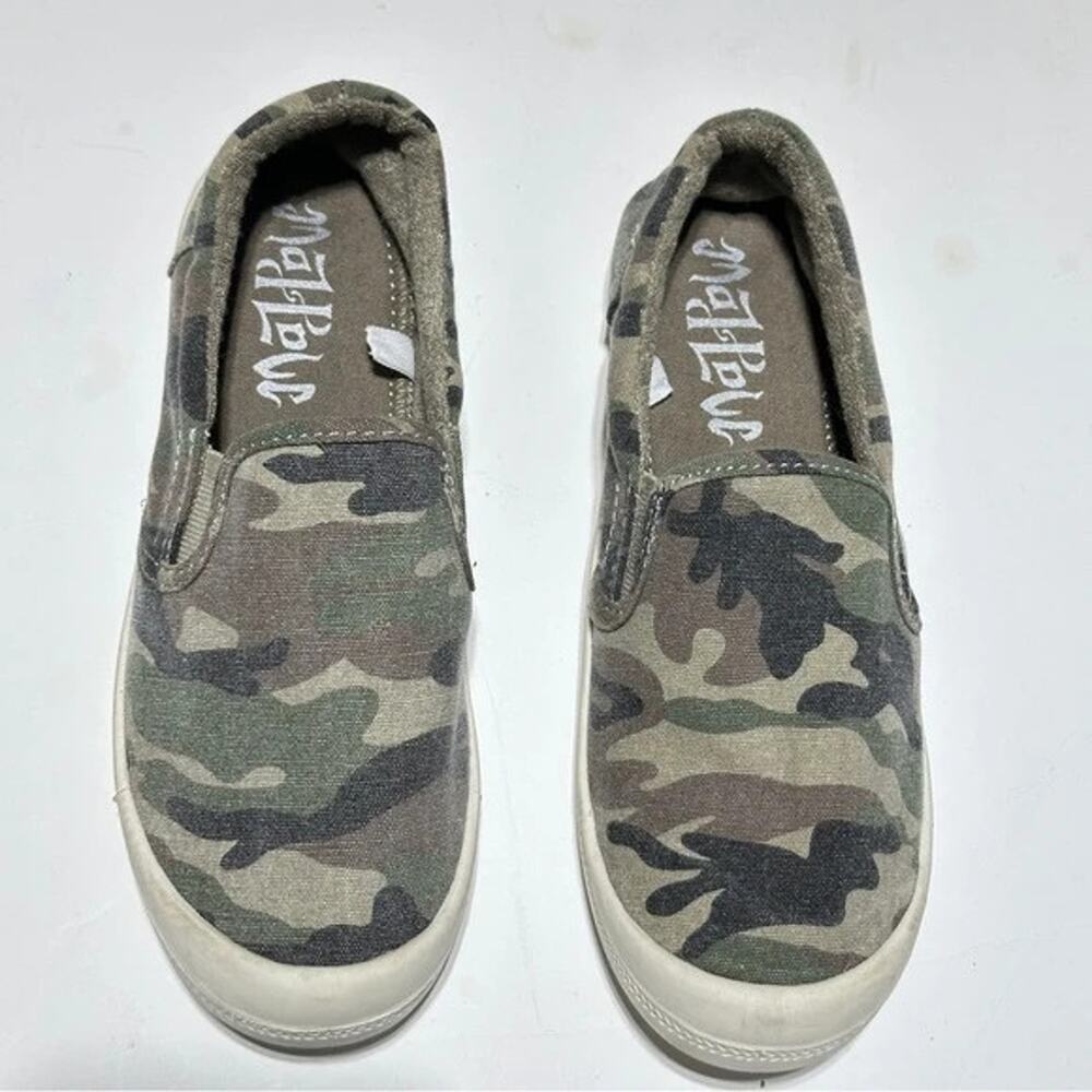Women’s Malibu Camouflage Slip-On Sneakers Size 6 Shoes